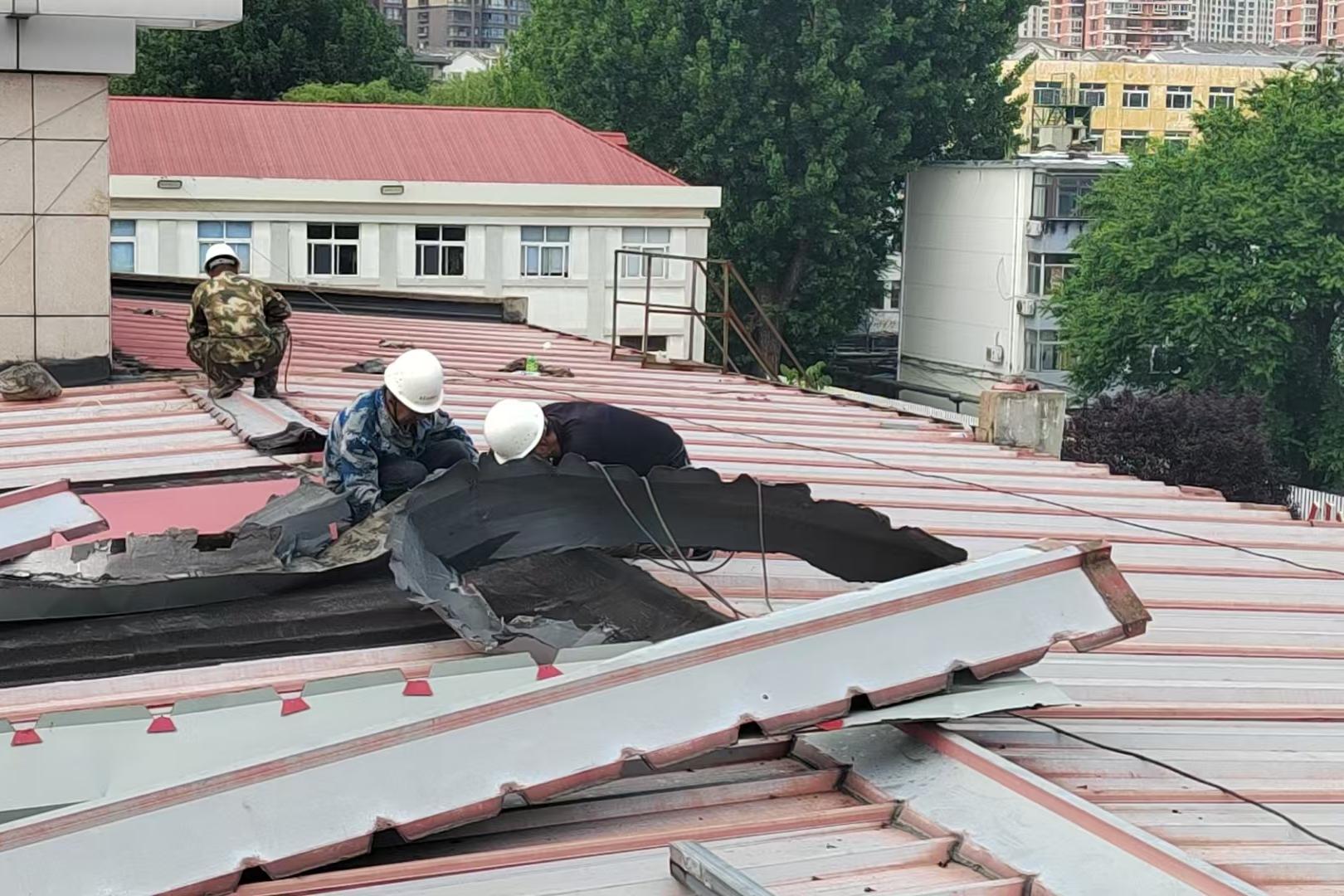 秦皇岛长城酒店拆除项目泡沫夹芯板,扎实推进安全隐患整改 于景勇摄.jpg 金贝官网