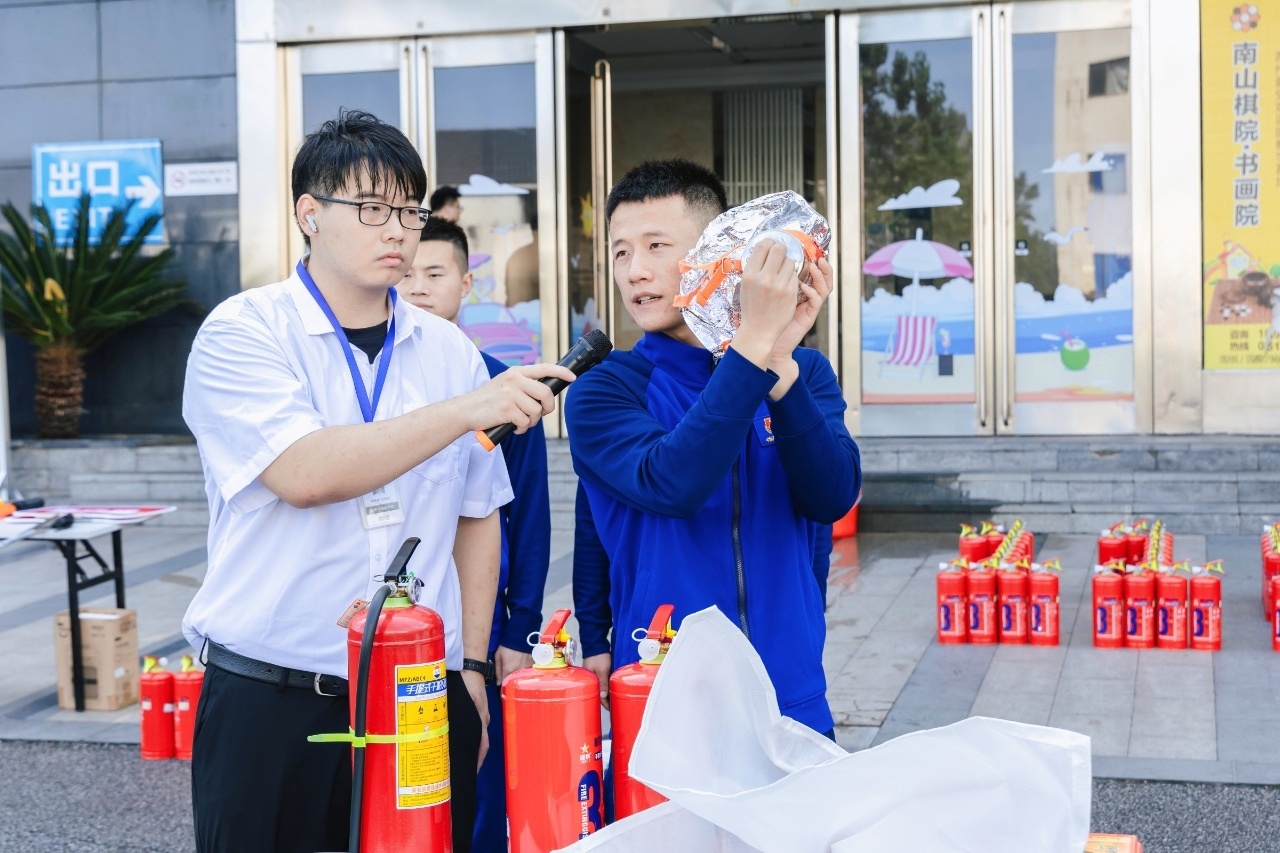 商业地产事业部苏州西园今雨荟项目组织消防演练.jpg 金贝官网