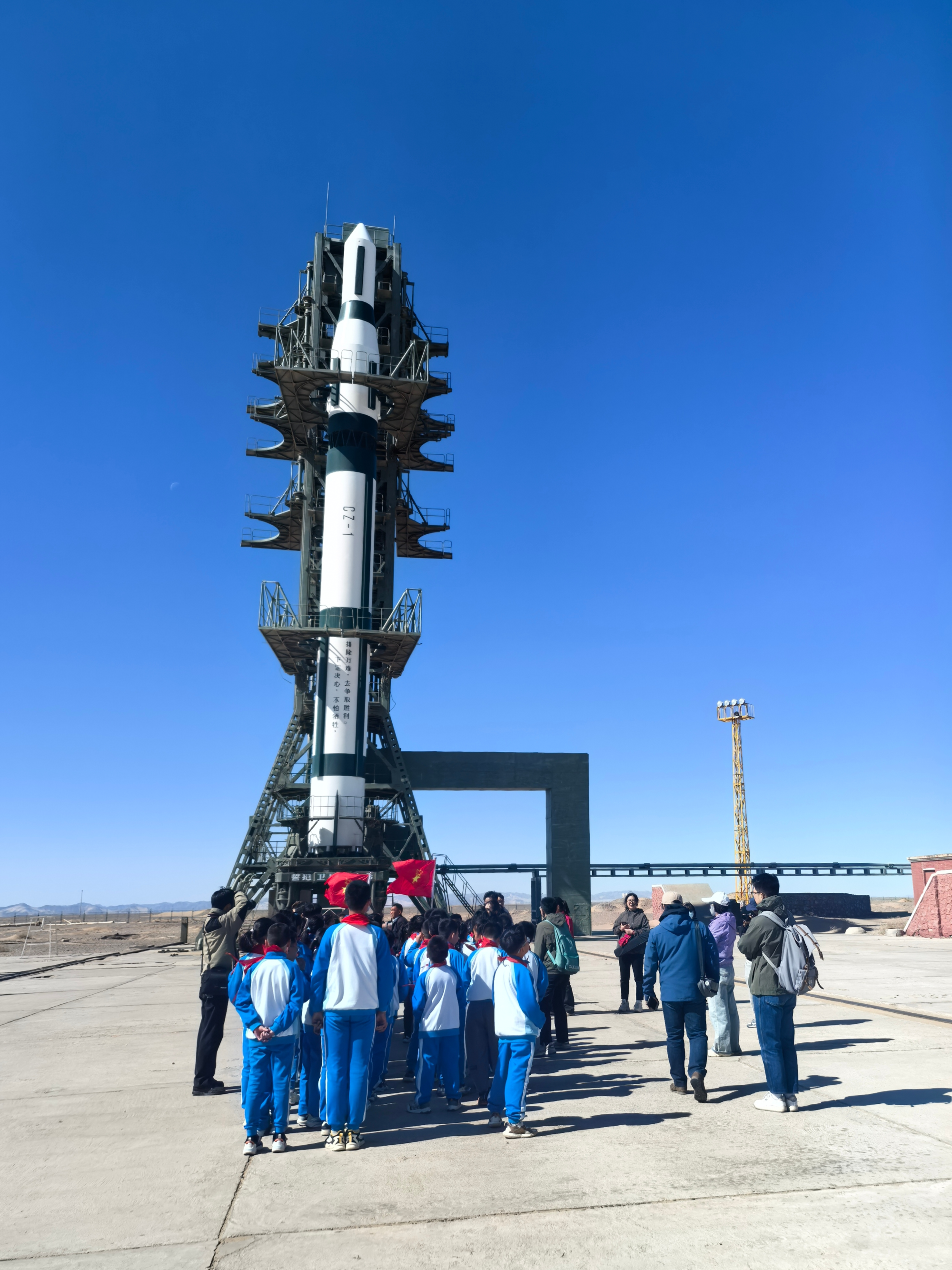研学少年在“重走航天路”活动中了解我国航天事业的发展历程 张江舣摄.jpg 金贝官网