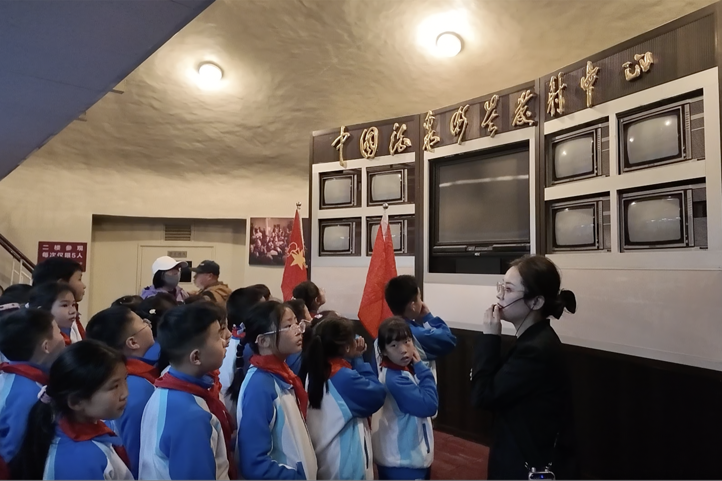 讲解员讲述138地下控制室里发生过的动人故事 杜文慧摄_副本.png 金贝官网